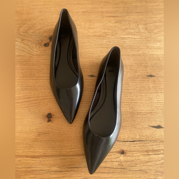 H&M Minimalist Ballet Flats Pointed Toe Sleek‎ Design Black Women’s 7 NWOT - Picture 4 of 9